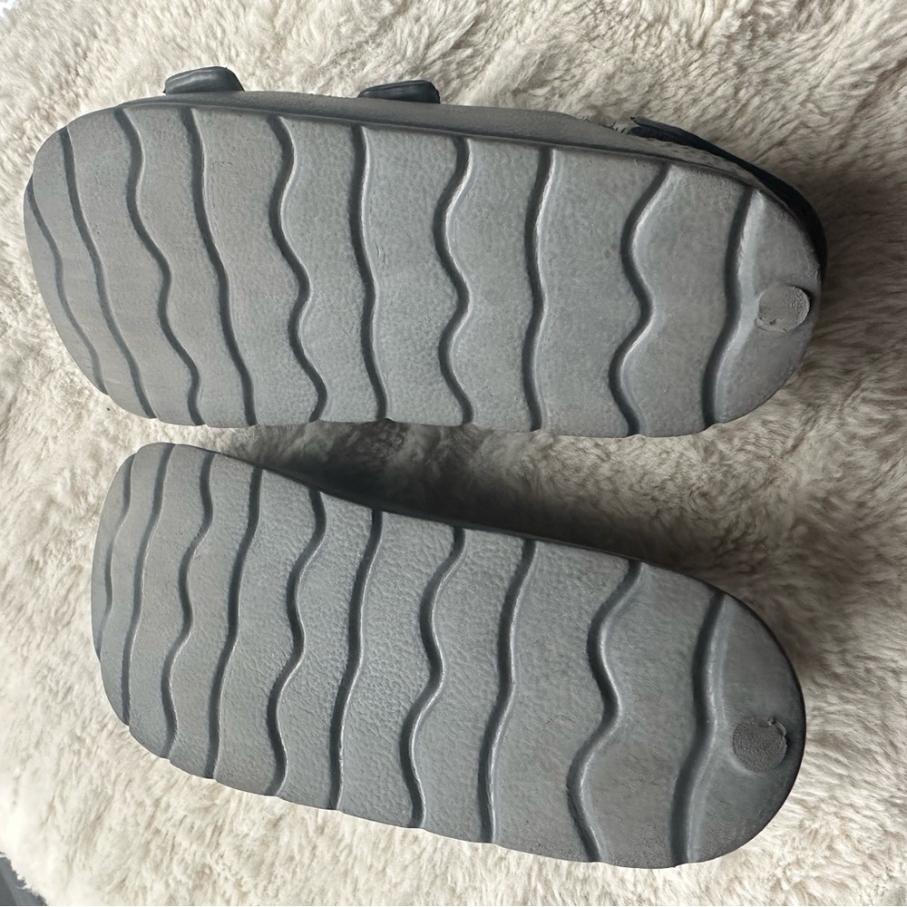 The Children's Place Toddler Buckle Slides with Backstrap Sandal (Gray) - Picture 4 of 5
